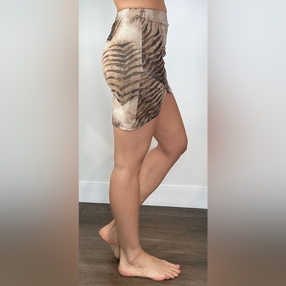 Free People MOTEL Skirt Animal print mesh overlay split front elastic waistband - Picture 4 of 7